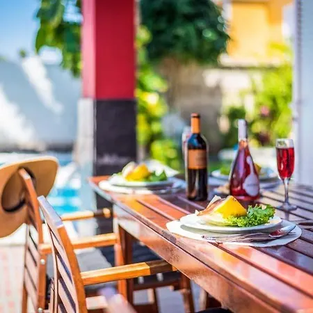 Villa Playa De Fanabe Sleeps 8 With Pool And Air Con