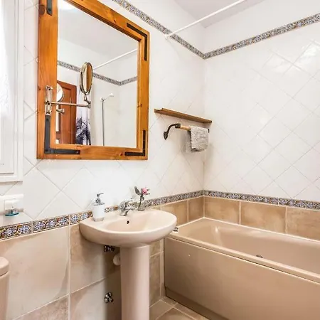 Villa Playa De Fanabe Sleeps 8 With Pool And Air Con Costa Adeje (Tenerife)