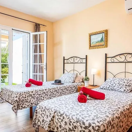 Villa Playa De Fanabe Sleeps 8 With Pool And Air Con